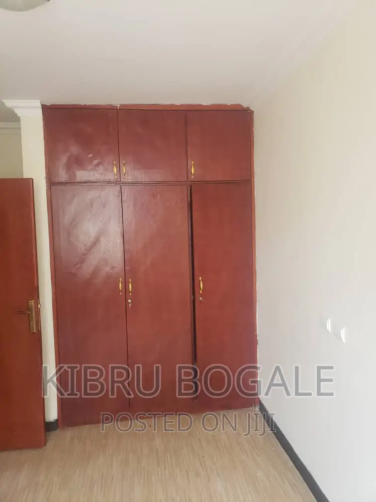 7bdrm House in 22(Hayahulat), Bole for sale
