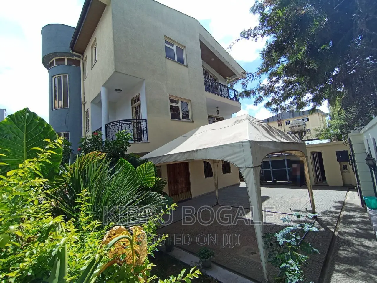 7bdrm House in 22(Hayahulat), Bole for sale