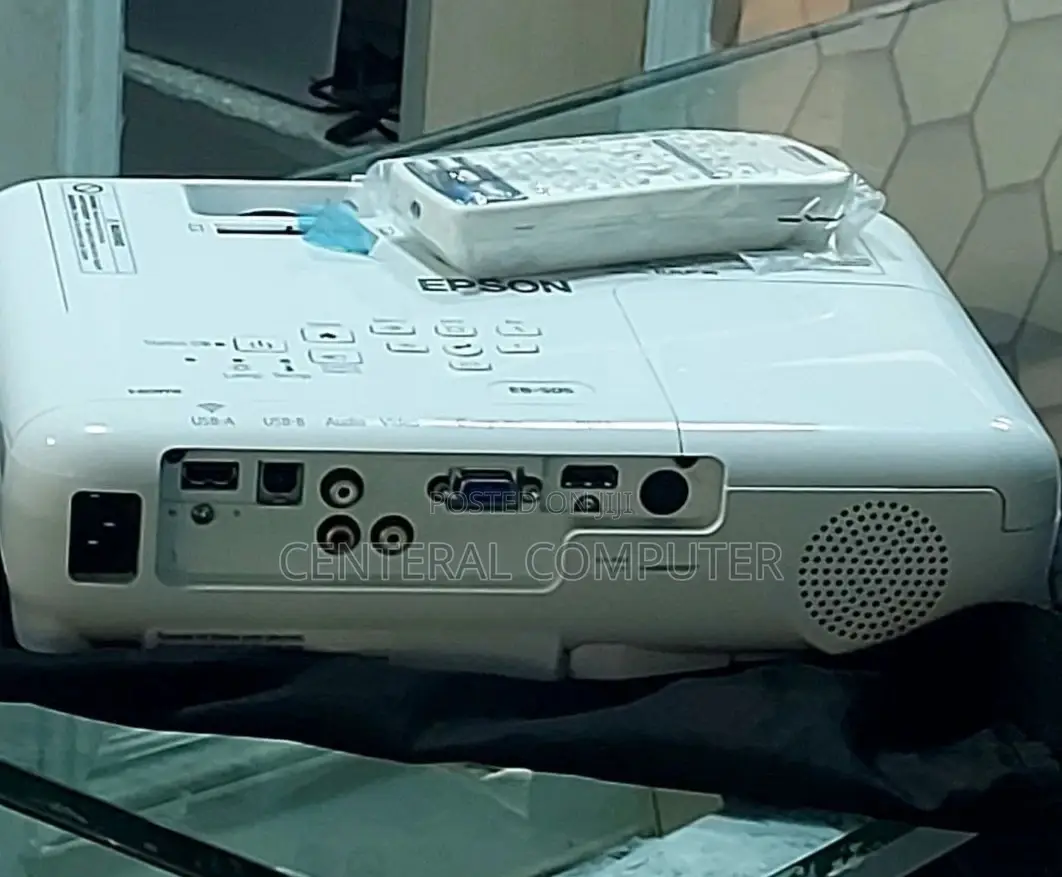 Brand New Epson Projector Eb S05 Model