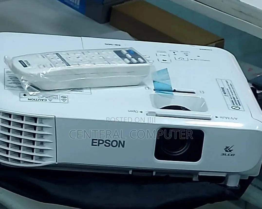 Brand New Epson Projector Eb S05 Model
