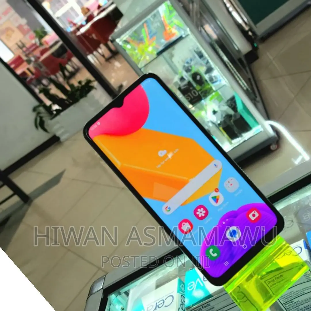 New Samsung Galaxy M13 128 GB Gold