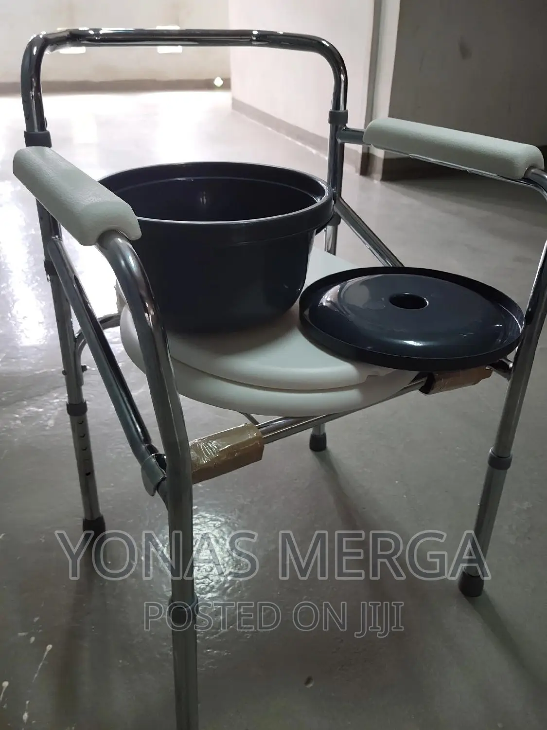 Commode/Adjustable to Suit Any Height/Toilet Seat/Popo-Chair