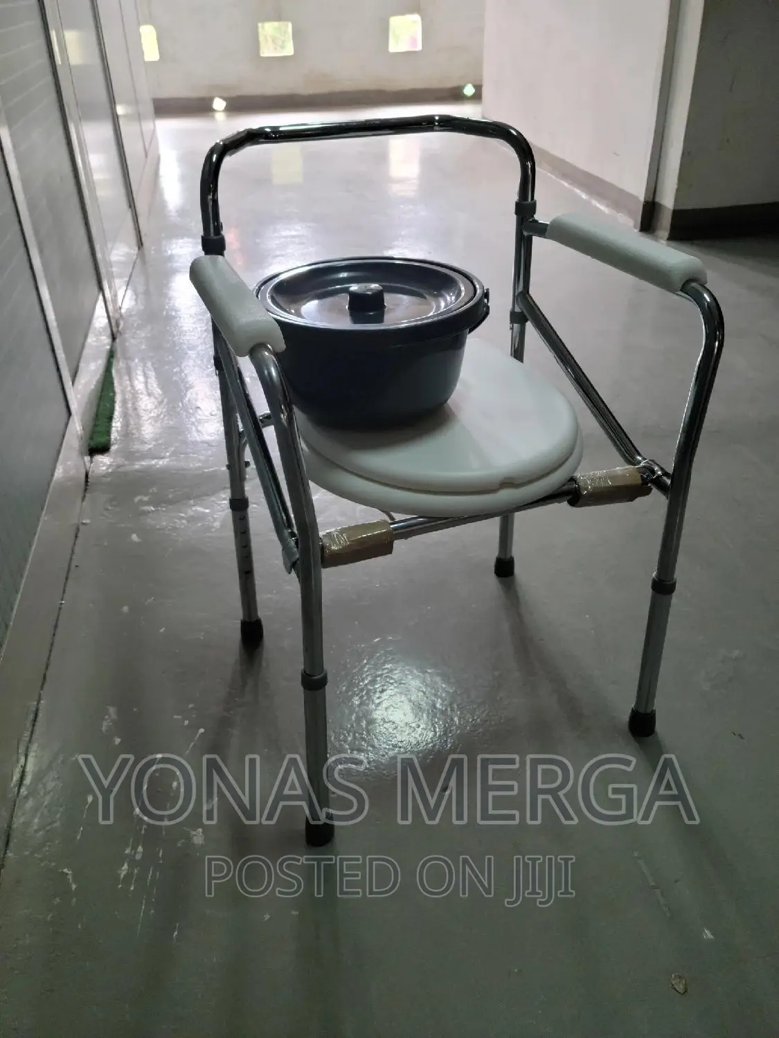 Commode/Adjustable to Suit Any Height/Toilet Seat/Popo-Chair