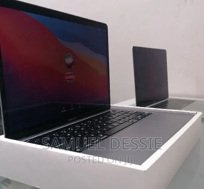 New Laptop Apple MacBook Pro 2020 M1 8GB Apple M1 Pro SSD 256GB