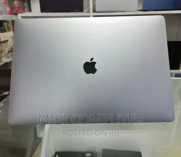 New Laptop Apple MacBook Pro 2017 16GB Intel Core I7 SSD 512GB