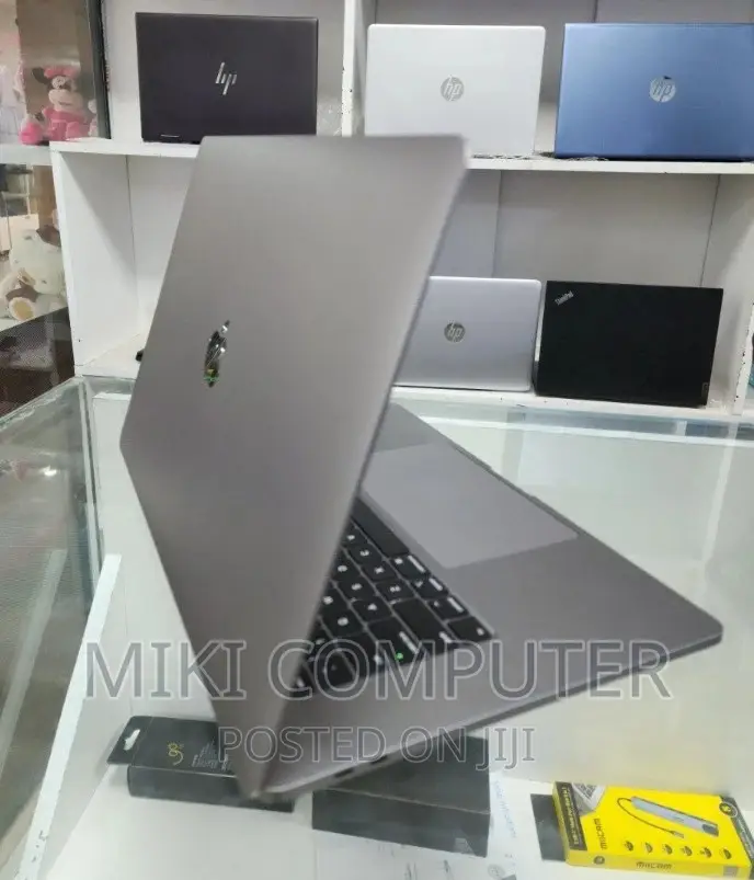 New Laptop Apple MacBook Pro 2017 16GB Intel Core I7 SSD 512GB