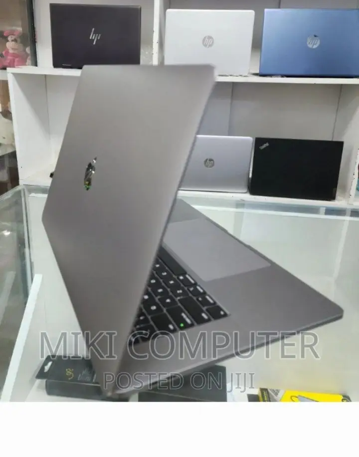 New Laptop Apple MacBook Pro 2017 16GB Intel Core I7 SSD 512GB