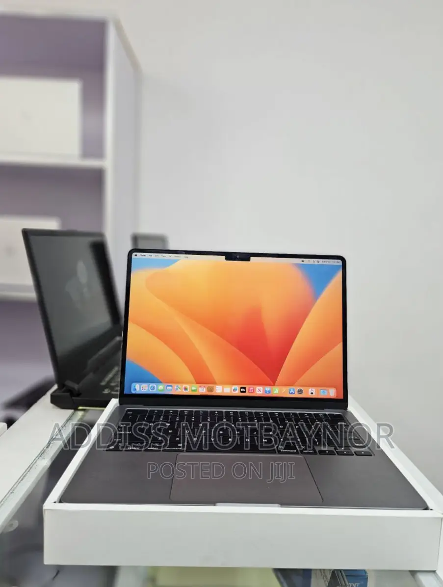 New Laptop Apple MacBook Pro 2017 16GB Intel Core I7 SSD 512GB