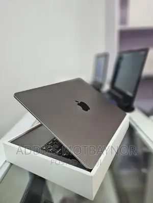 New Laptop Apple MacBook Pro 2017 16GB Intel Core I7 SSD 512GB