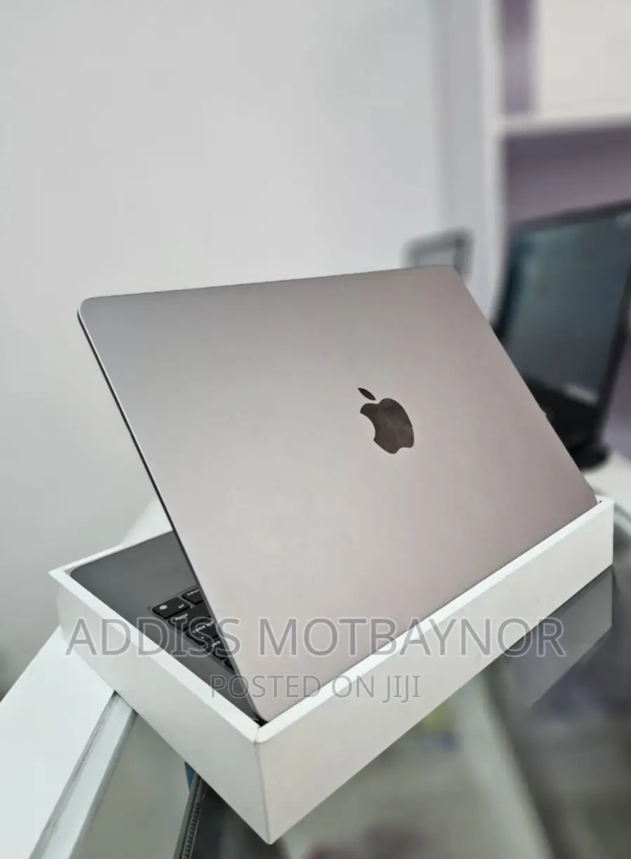 New Laptop Apple MacBook Pro 2017 16GB Intel Core I7 SSD 512GB