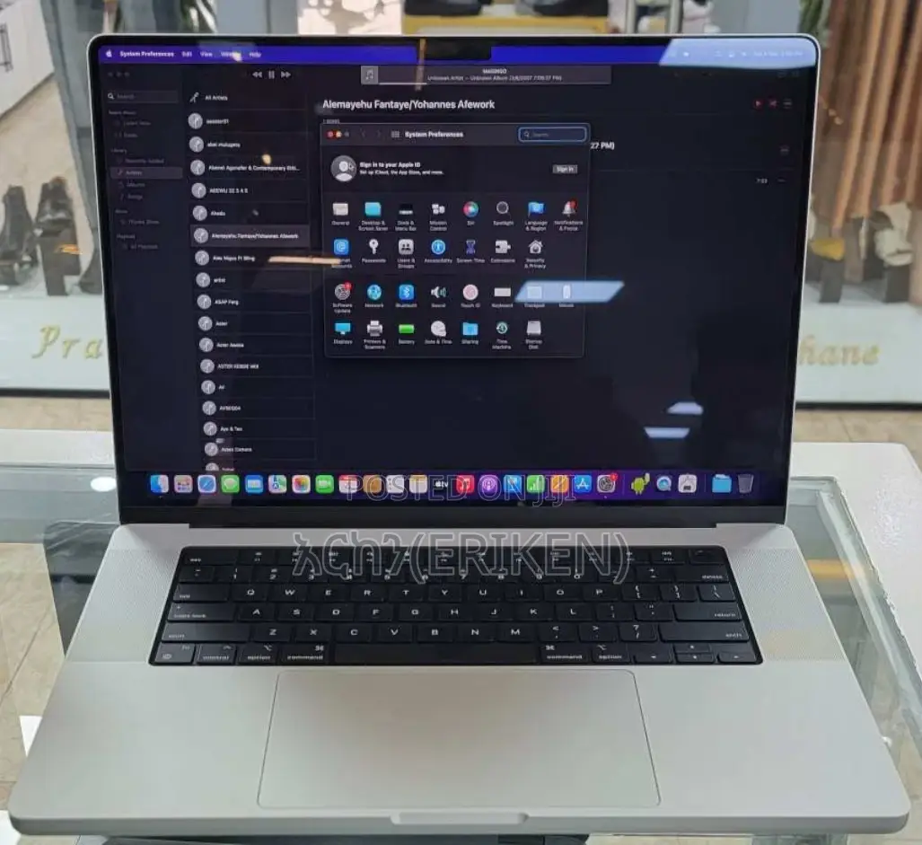 New Laptop Apple MacBook Pro M1 16GB Apple M1 Pro SSD 512GB