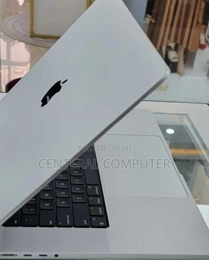 New Laptop Apple MacBook Pro M1 16GB Apple M1 Pro SSD 512GB