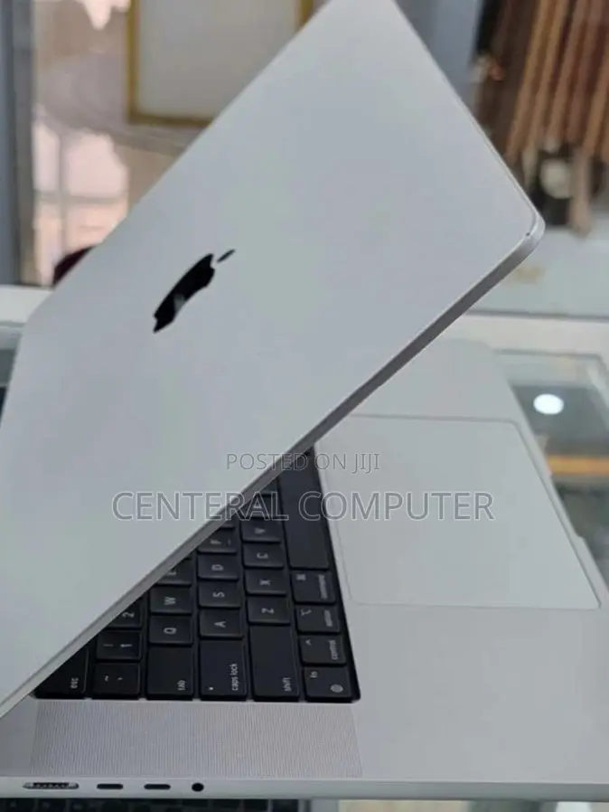 New Laptop Apple MacBook Pro M1 16GB Apple M1 Pro SSD 512GB