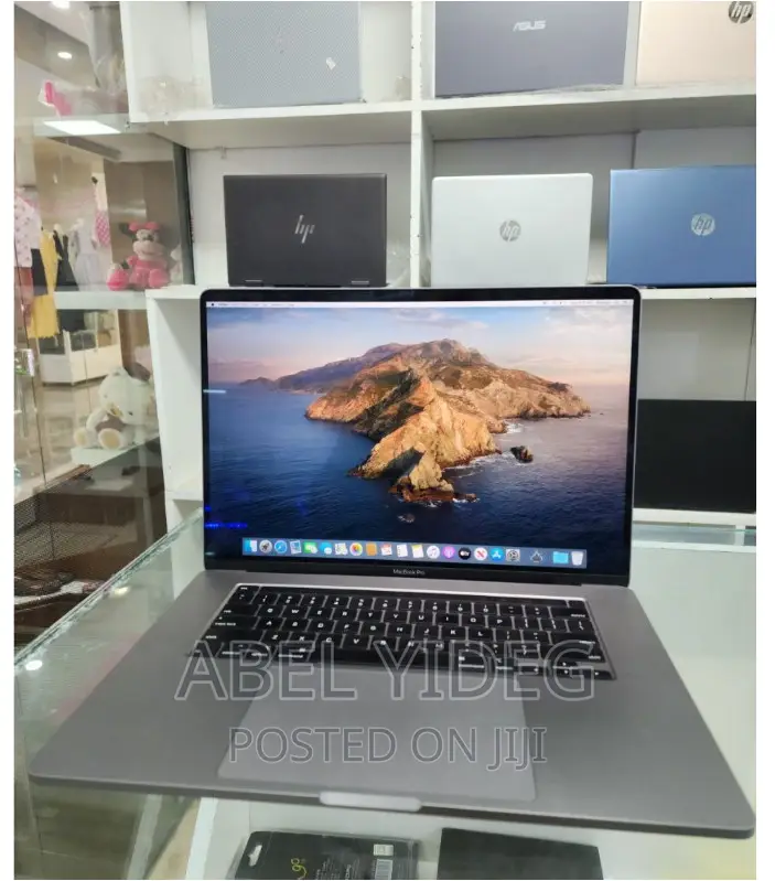 New Laptop Apple MacBook Pro 2017 16GB Intel Core I7 SSD 256GB