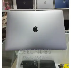New Laptop Apple MacBook Pro 2017 16GB Intel Core I7 SSD 256GB