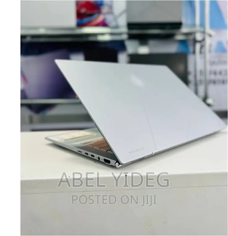 New Laptop Asus ZenBook UX430UA 16GB Intel Core I7 SSD 512GB