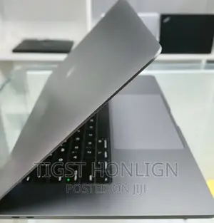 Photo - New Laptop Apple MacBook Pro 2017 16GB Intel Core I7 SSD 256GB