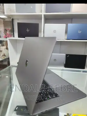 New Laptop Apple MacBook Pro 2017 16GB Intel Core I7 SSD 256GB