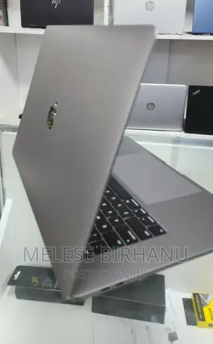 Laptop Apple MacBook Pro 2017 16GB Intel Core I7 SSD 256GB