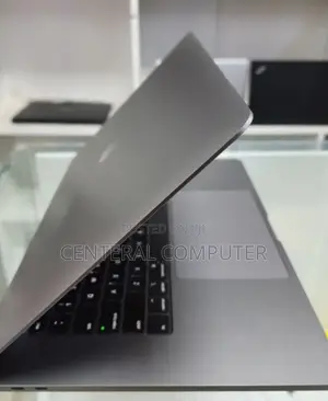 New Laptop Apple MacBook Pro 2017 16GB Intel Core I7 SSD 256GB