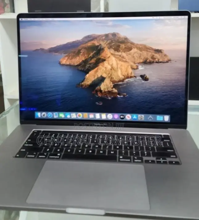 New Laptop Apple MacBook Pro 2017 16GB Intel Core I7 SSD 256GB