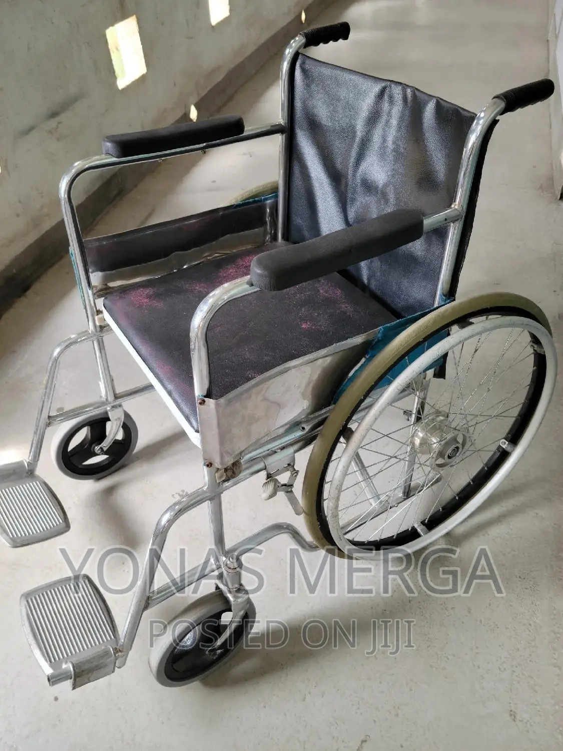 Dayang Regular Wheelchair for Disabled and Elderly, Model