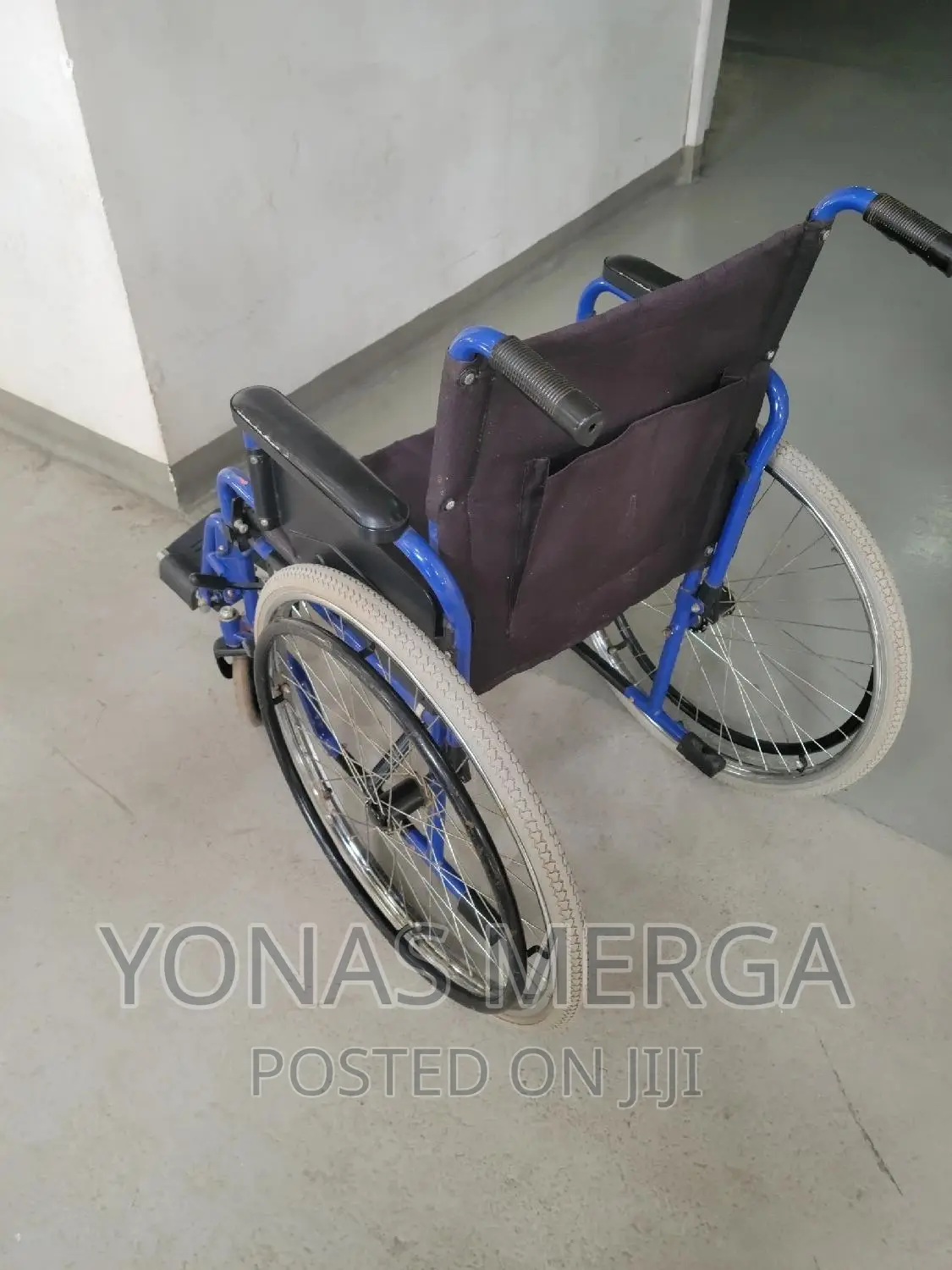 Used Wheelchair/Wheelchair/Vertex Signature Fold Wheelchair