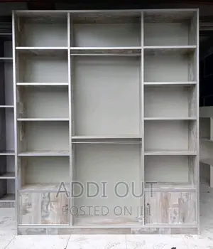 Photo - ሼልፍ በካሬ 9000