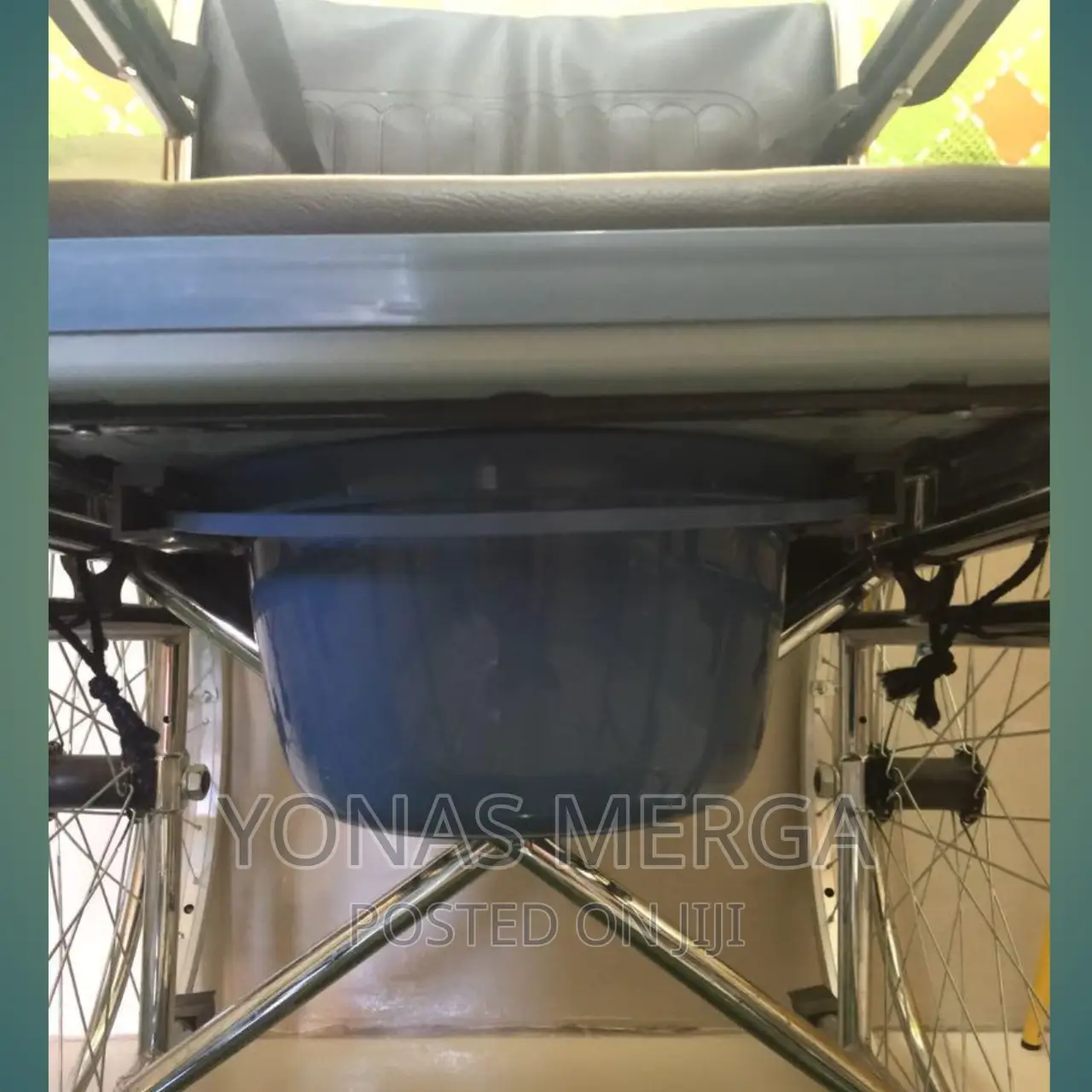 ኮሞድlight Weight Wheelchair With Commode Seat Cushion Pot