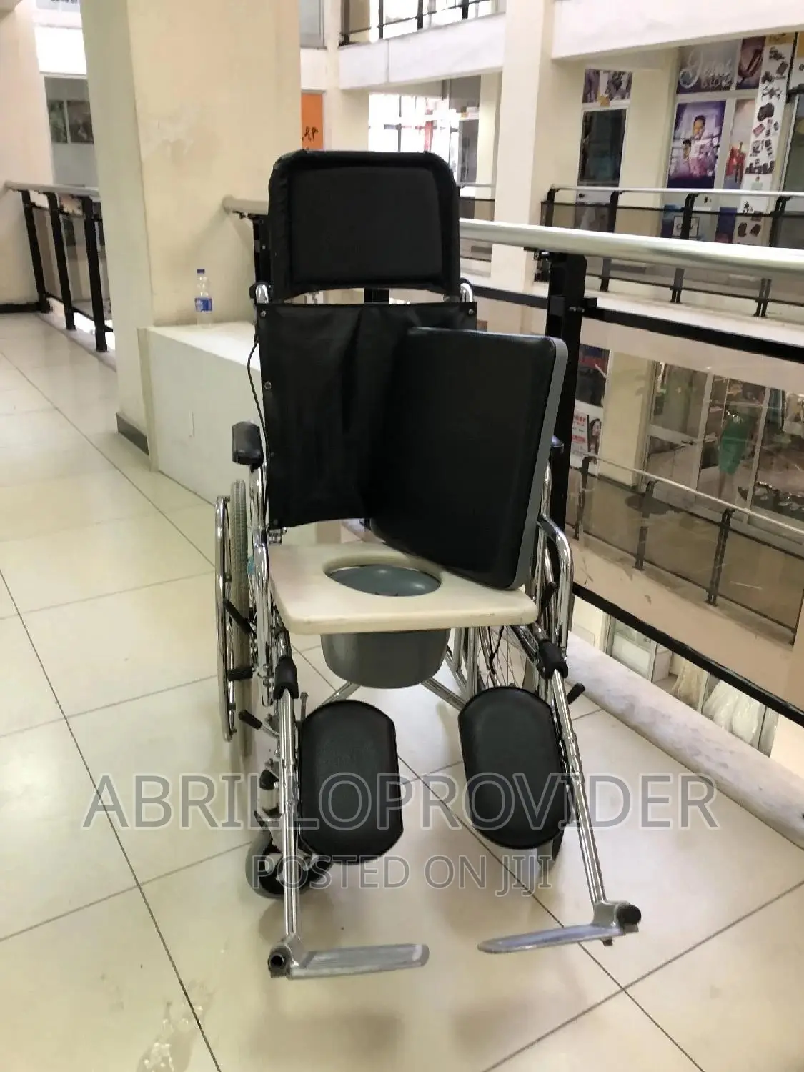 Almost New Reclining Wheelchair/Wheelchair/Wheelchair*Commod