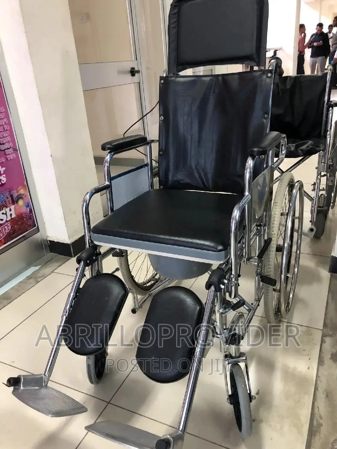 Medical Wheelchair/Toilet Wheelchair/Foldable Wheelchair
