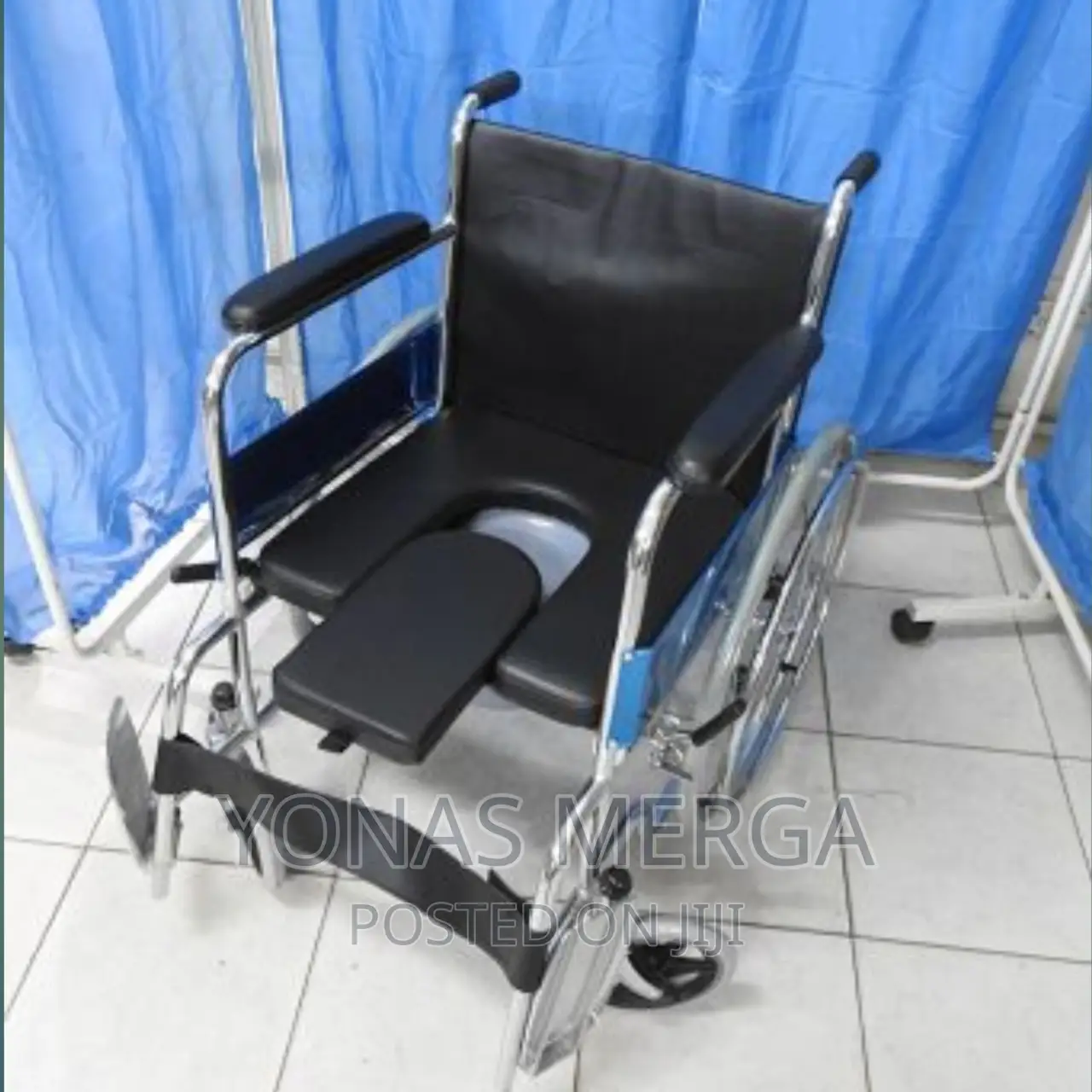 Commode/Wheelchair/Commode/Seat Width:45cm,Seat Height:2feet