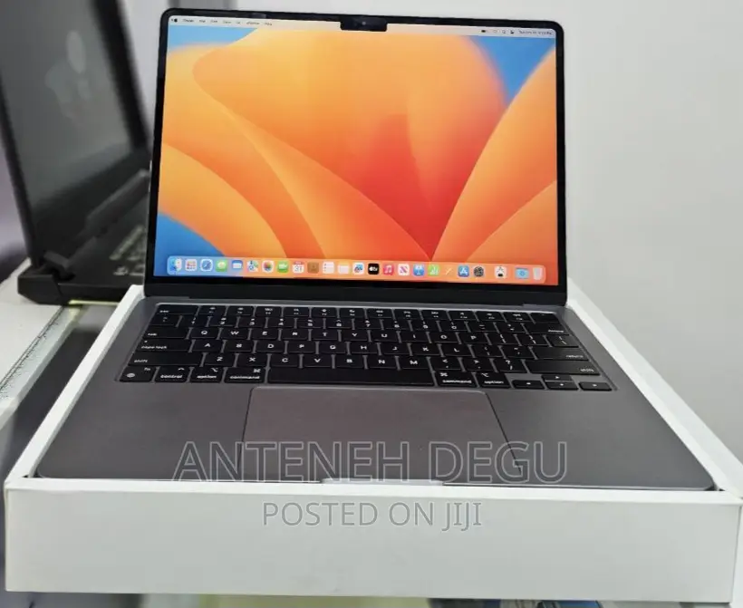 New Laptop Apple MacBook Air 2022 M2 8GB Apple M2 SSD 256GB