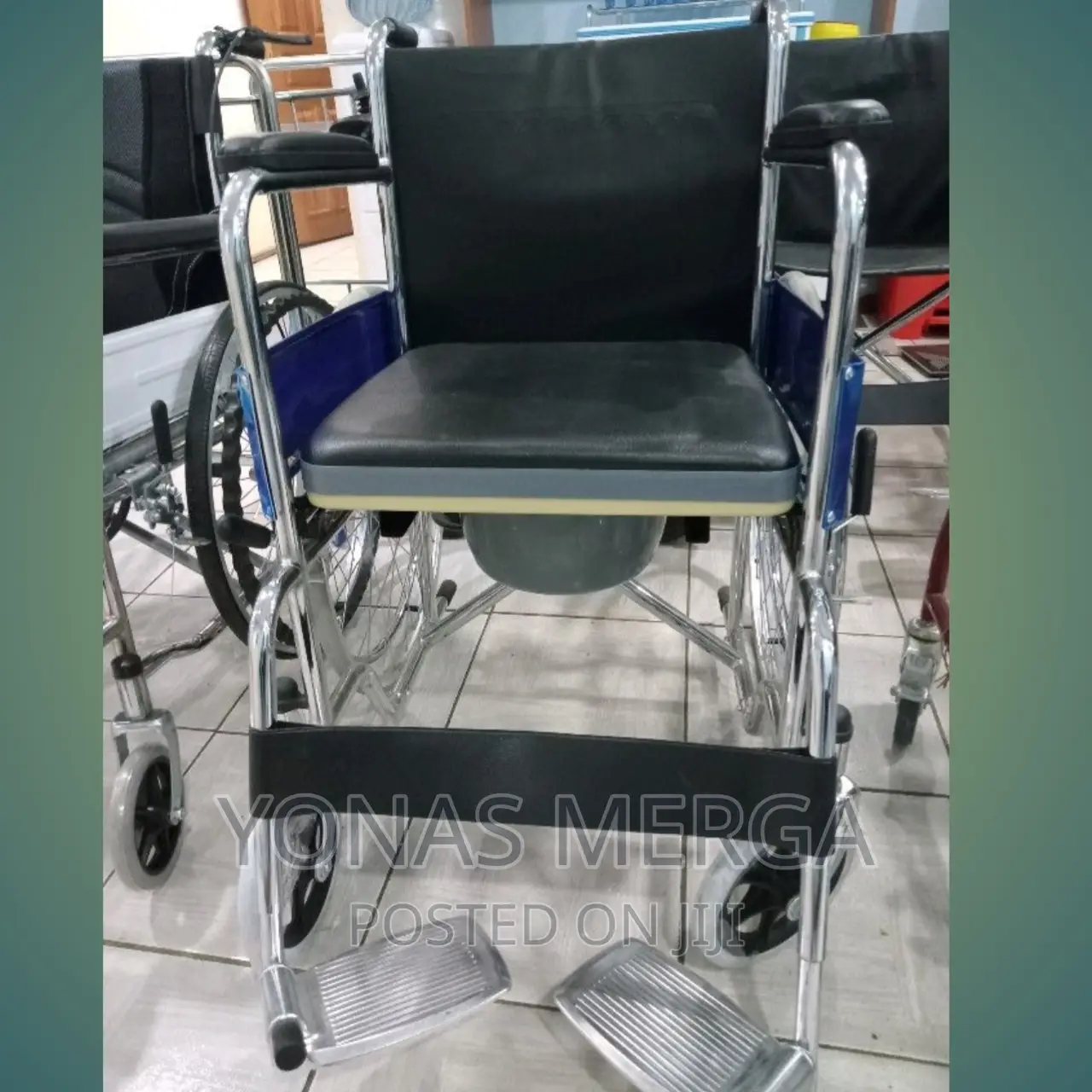 Wheelchair/Economy Foldable Wheelchair Seat Width 22 Inches