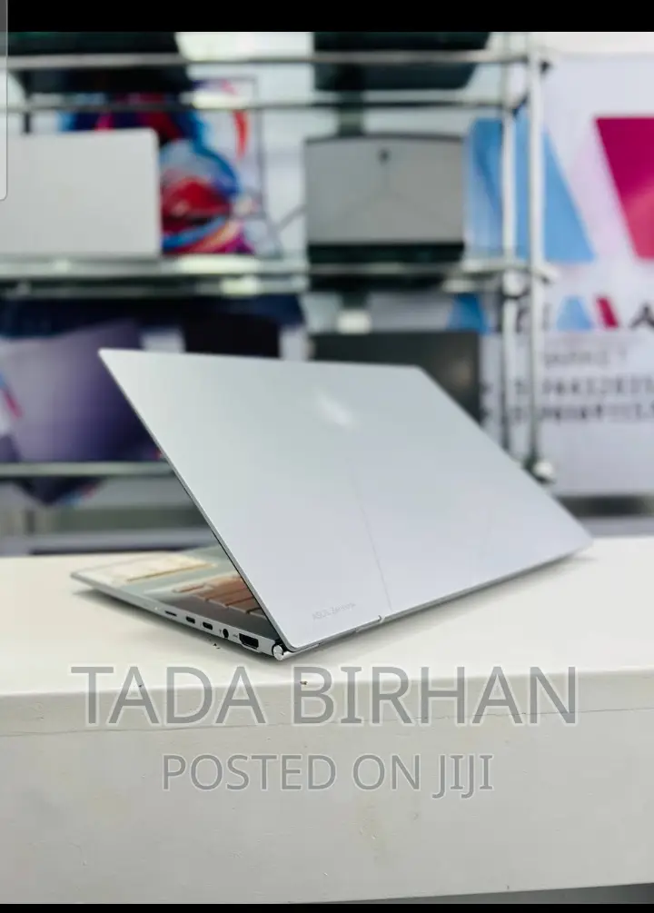 New Laptop Asus ZenBook 13 UX331UN 16GB Intel Core I7 SSD 512GB