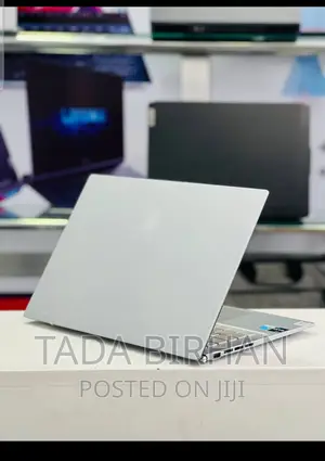 New Laptop Asus ZenBook 13 UX331UN 16GB Intel Core I7 SSD 512GB