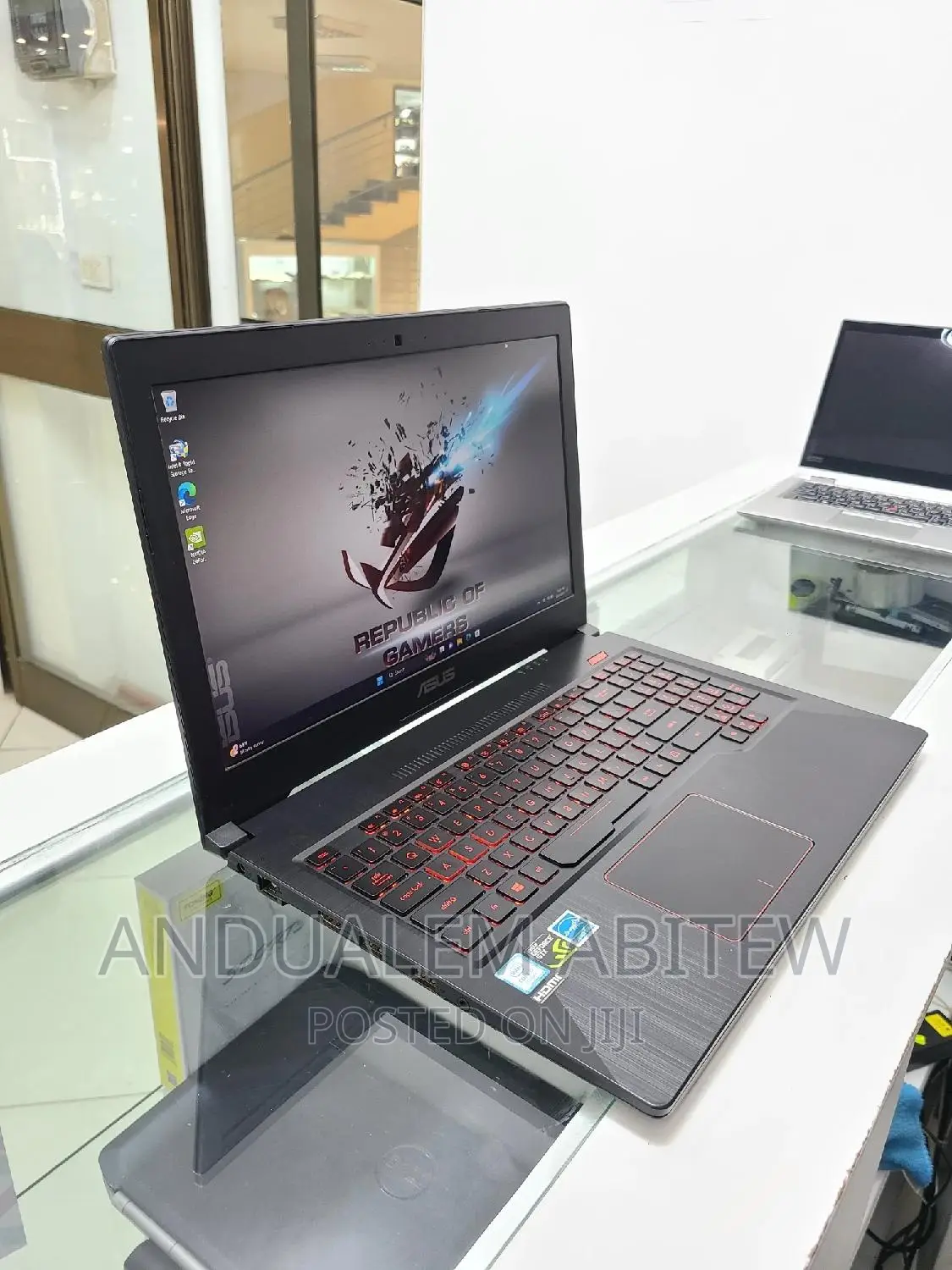 New Laptop Asus FX553VD 8GB Intel Core I7 SSHD+SSD 1T