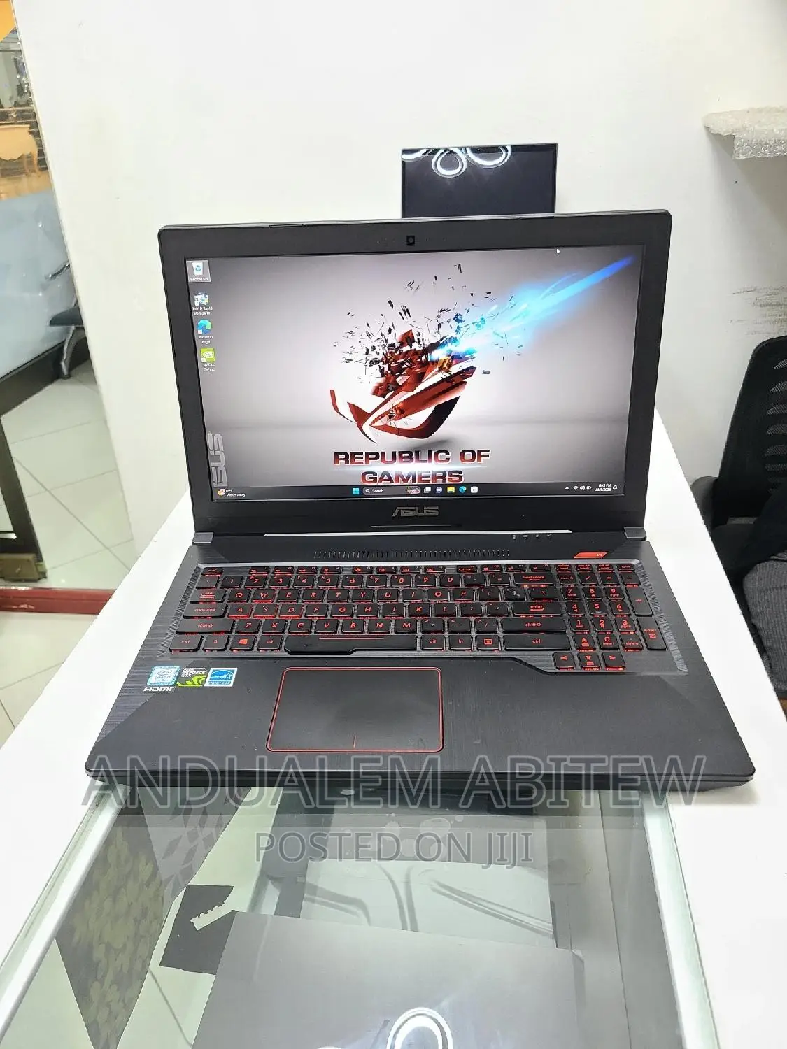 New Laptop Asus FX553VD 8GB Intel Core I7 SSHD+SSD 1T