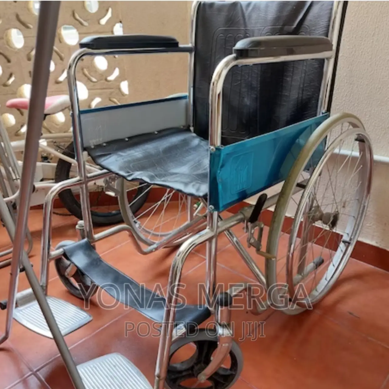 Wheelchair/Strong Solid Wheelchair,Has Wide Seat Seat