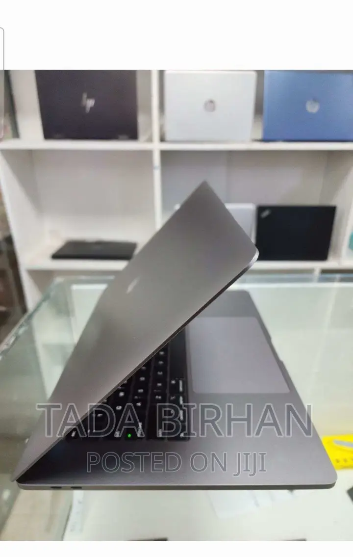 New Laptop Apple MacBook Pro 2017 16GB Intel Core i7 SSD 512GB