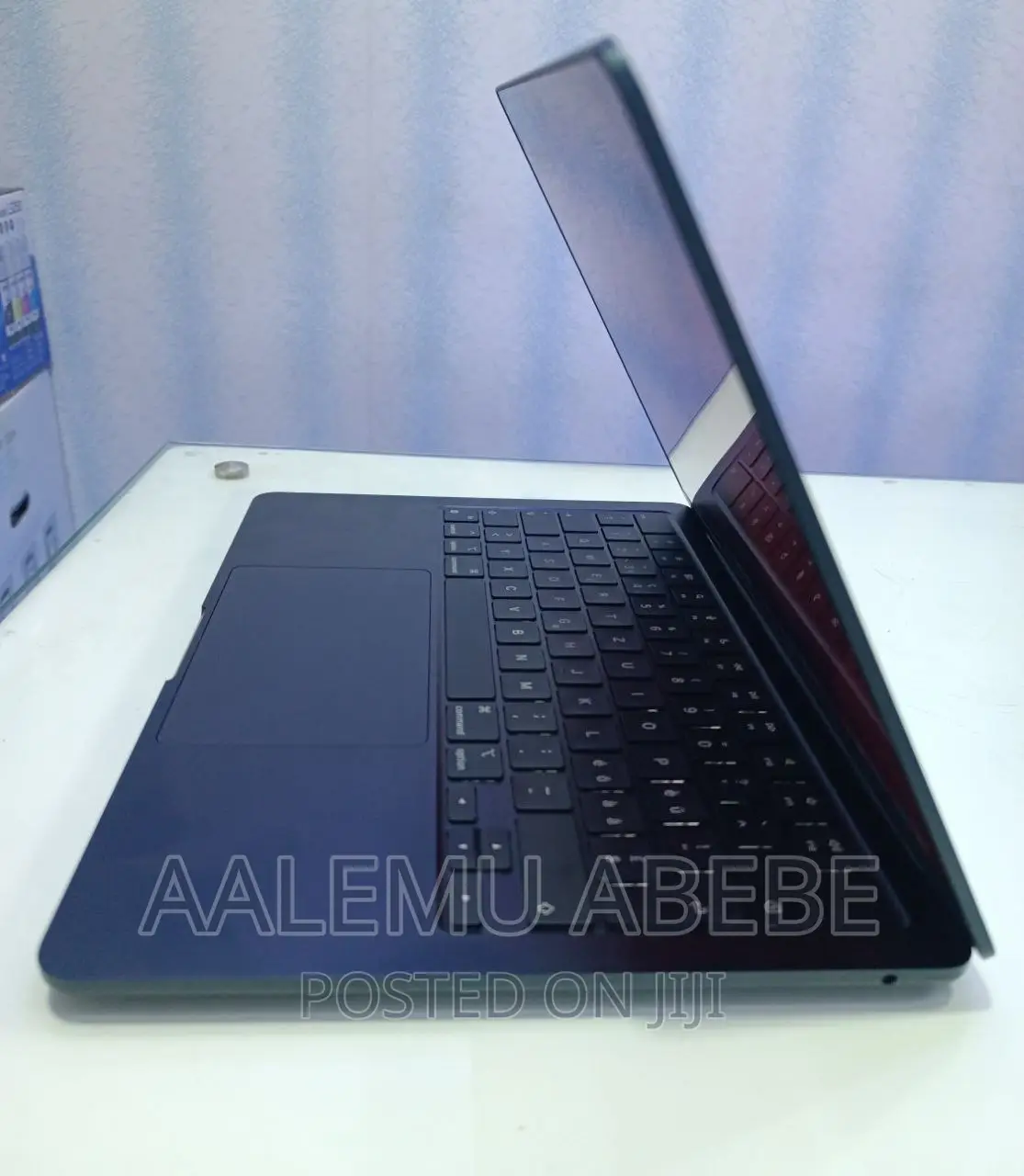 New Laptop Apple MacBook Air 2022 M2 8GB Apple M2 SSD 256GB