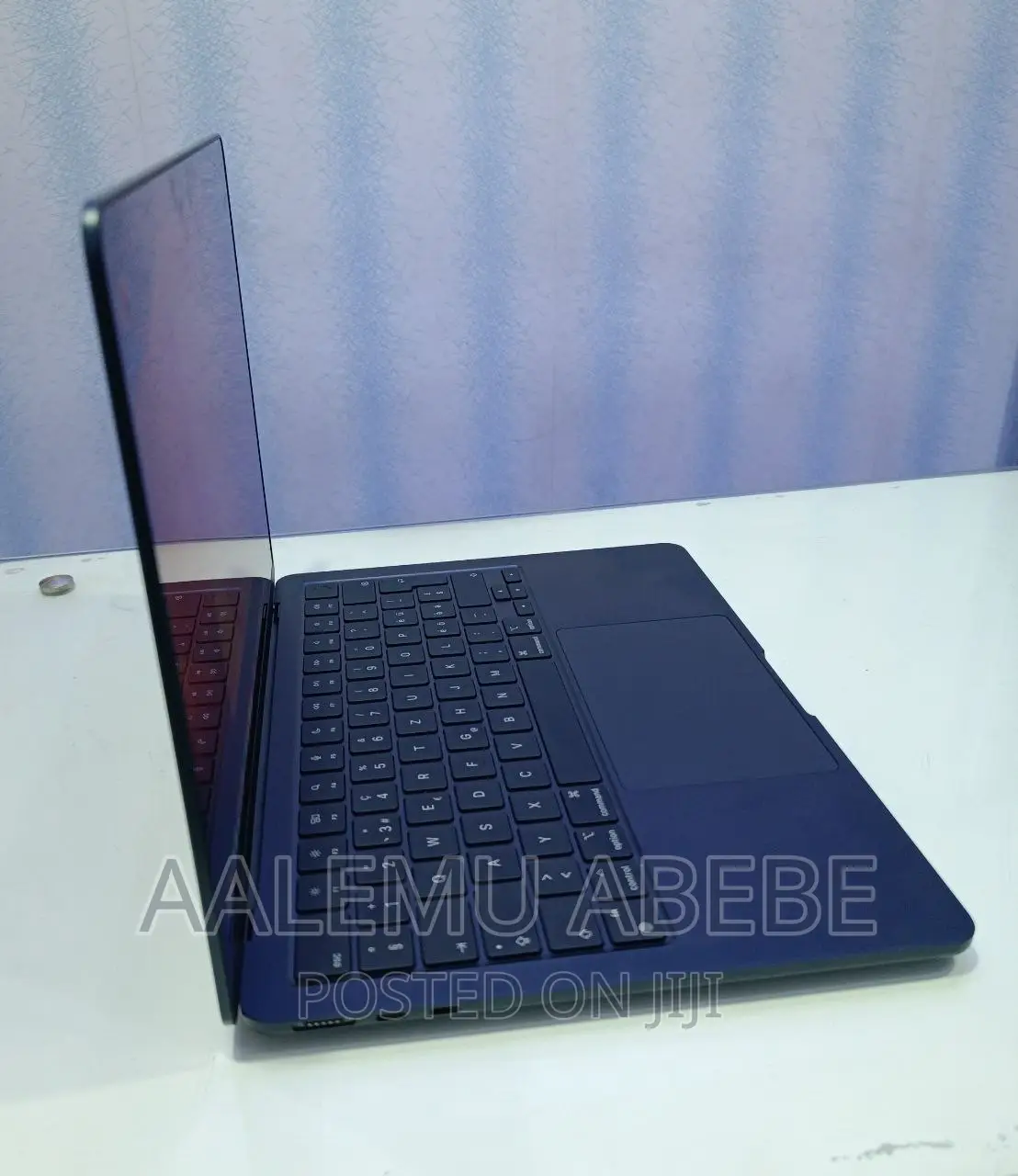 New Laptop Apple MacBook Air 2022 M2 8GB Apple M2 SSD 256GB