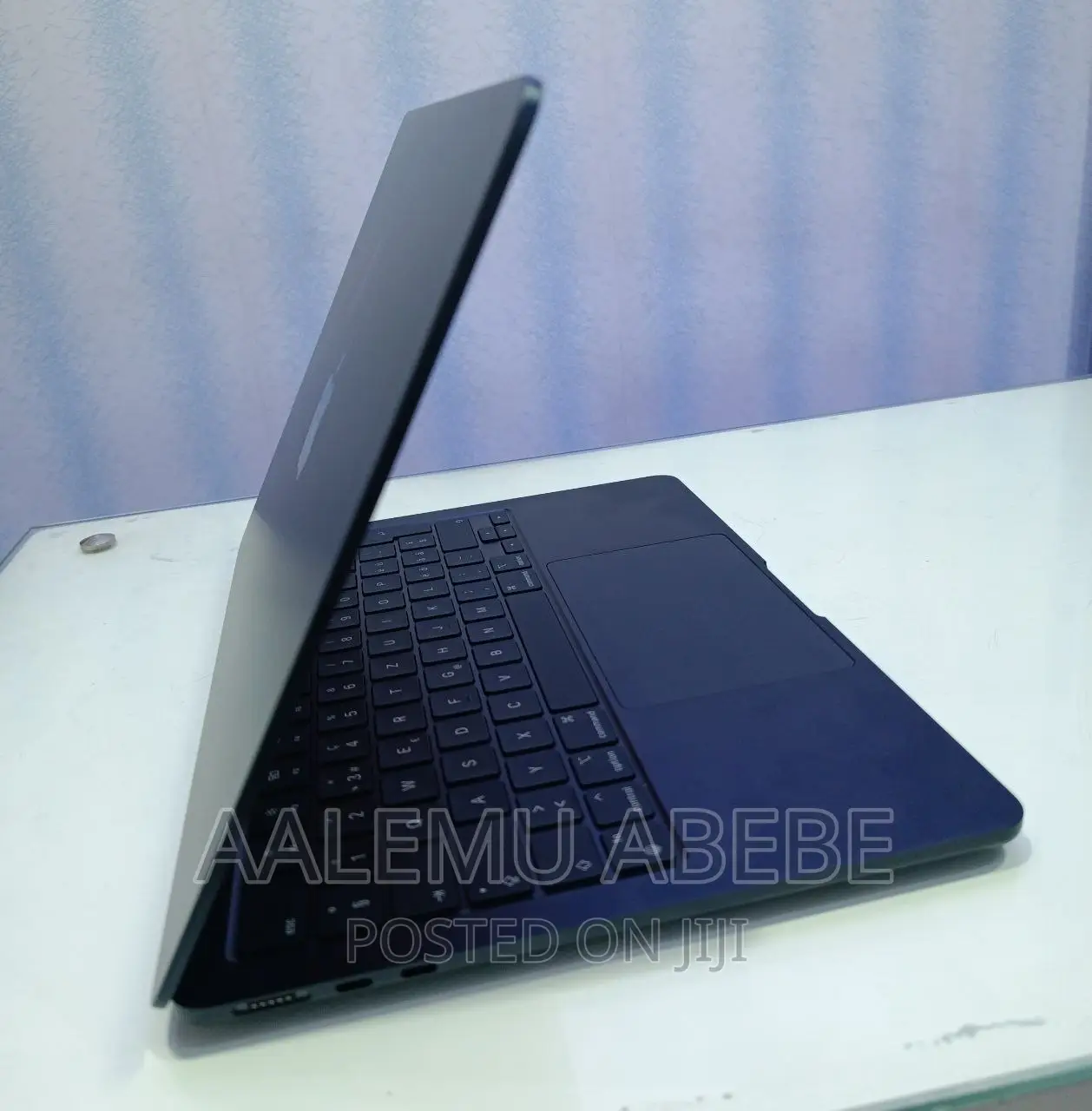 New Laptop Apple MacBook Air 2022 M2 8GB Apple M2 SSD 256GB