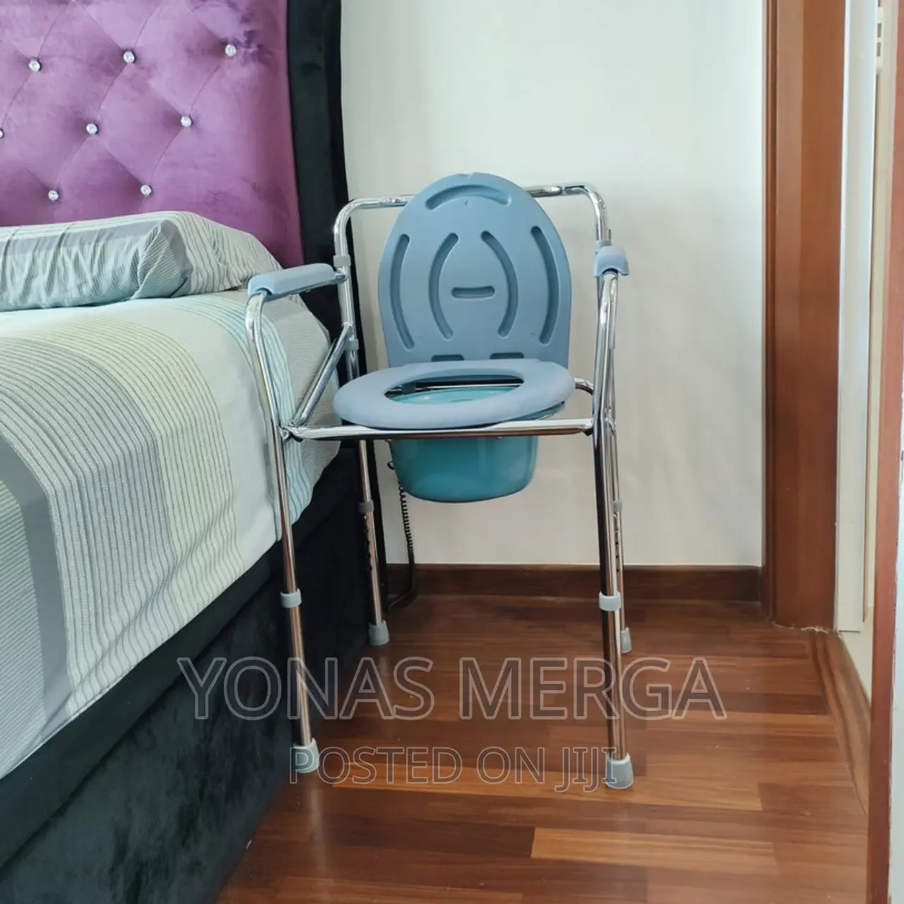 Commode Chair/Popofolding,Portable,Space Saving,Safe Nonslip