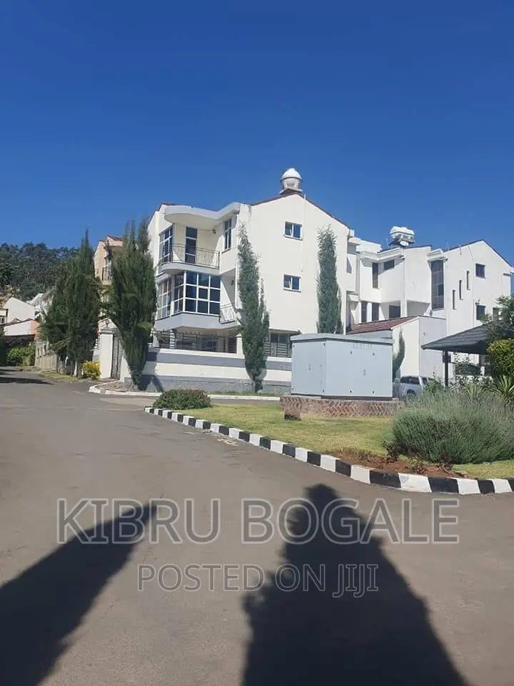 8bdrm House in Ayat, Bole for sale