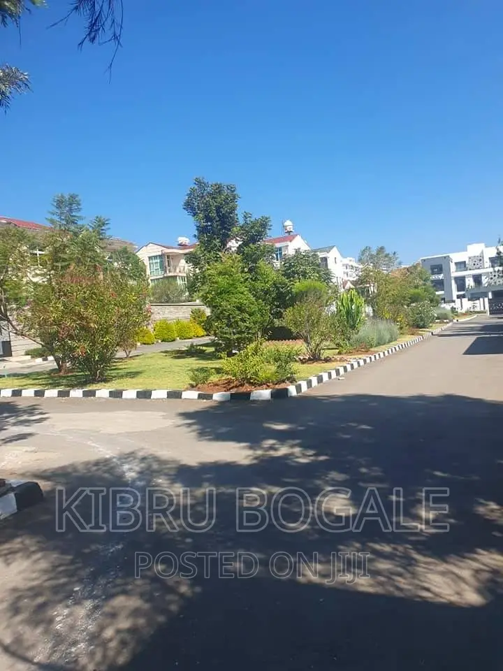 8bdrm House in Ayat, Bole for sale