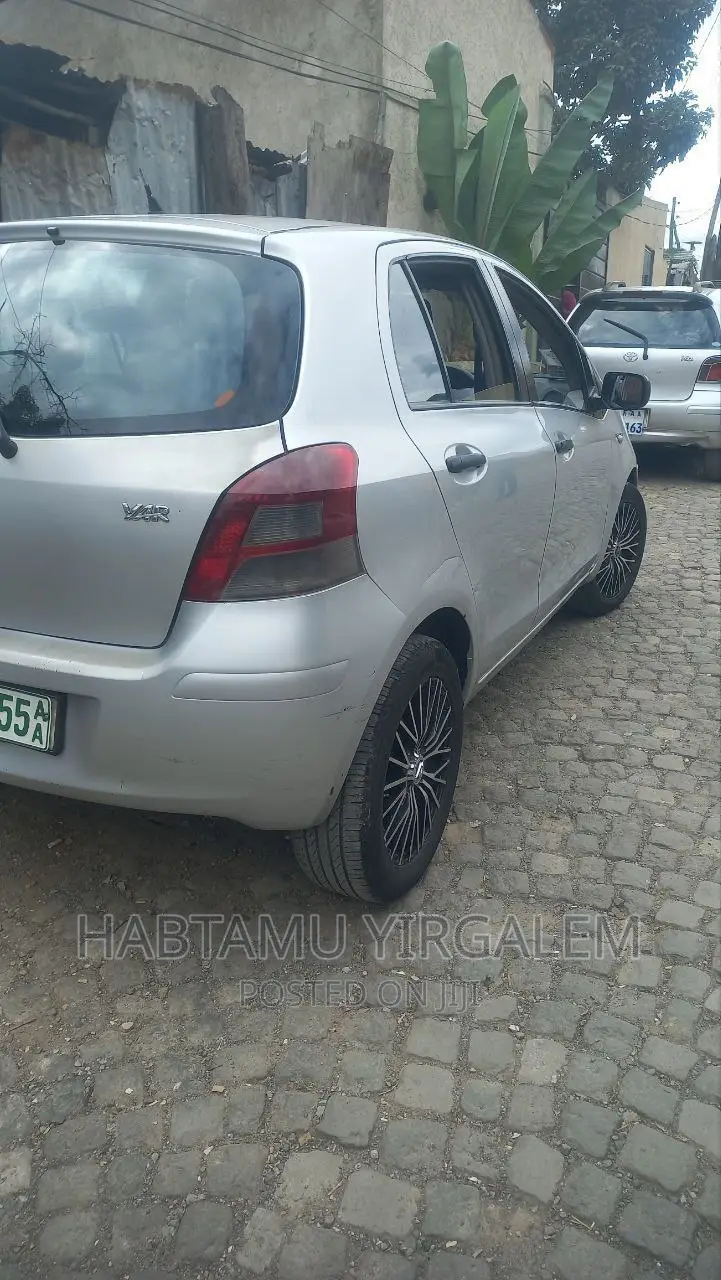 Toyota Yaris 2010 Silver