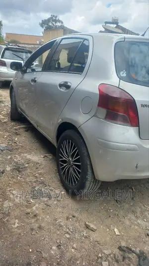 Toyota Yaris 2010 Silver