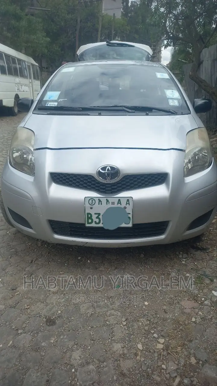Toyota Yaris 2010 Silver