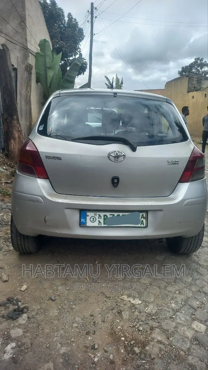 Toyota Yaris 2010 Silver